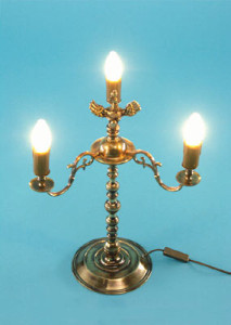 Lampa stojąca mosiężna, patynowana, 3-płomienna, wysokość  49 cm