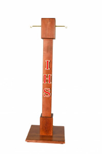 Stojak drewniany pod trybularz i paschał, wysokość 125 cm
