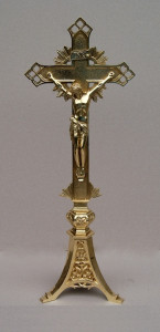 Krzyż ołtarzowy mosiężny, wysokość 51 cm