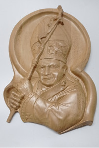 Jan Paweł II z pastorałem (jasny buk)