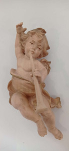 Anioł z trąbką, rzeźba drewniana, wysokość 13 cm
